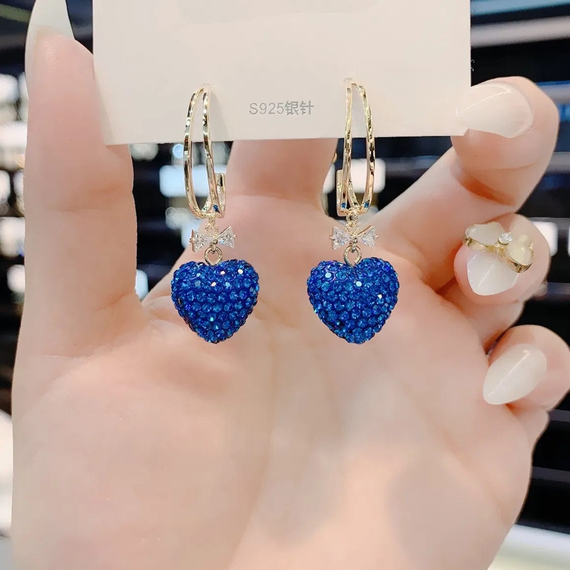 Eleganza Italiana 2022 blue Zircon Large Strawberry Exaggerated Sweet Fashion Simple Fruit Earrings For Women Jewelry Design Personalized Earrings Streetwear high fashion shein amazon temu target Walmart online