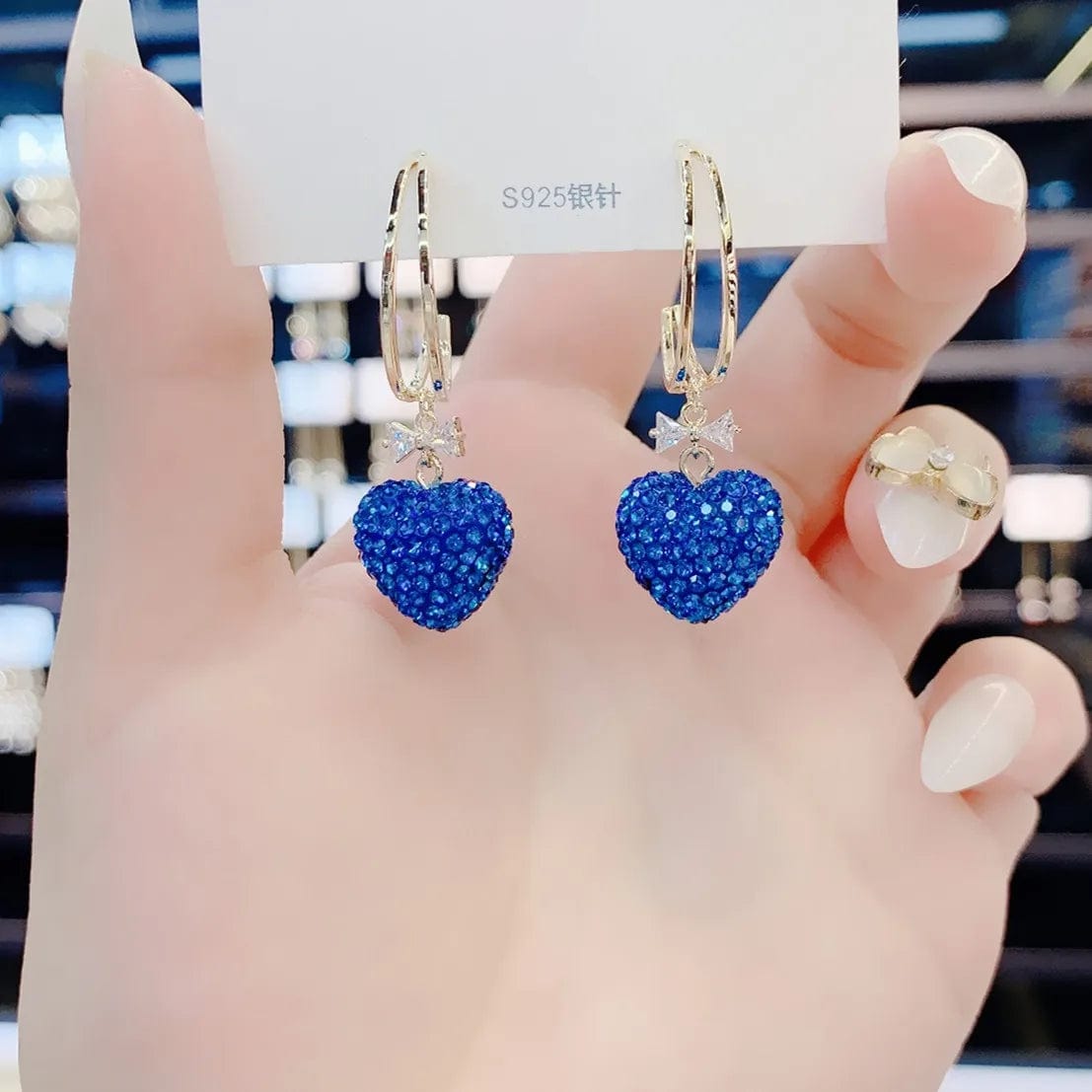 Eleganza Italiana 2022 blue Zircon Large Strawberry Exaggerated Sweet Fashion Simple Fruit Earrings For Women Jewelry Design Personalized Earrings Streetwear high fashion shein amazon temu target Walmart online