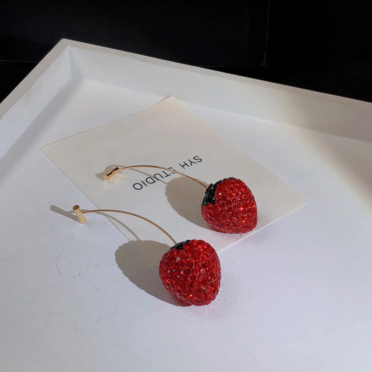 Eleganza Italiana 2022 Red Zircon Large Strawberry Exaggerated Sweet Fashion Simple Fruit Earrings For Women Jewelry Design Personalized Earrings Streetwear high fashion shein amazon temu target Walmart online