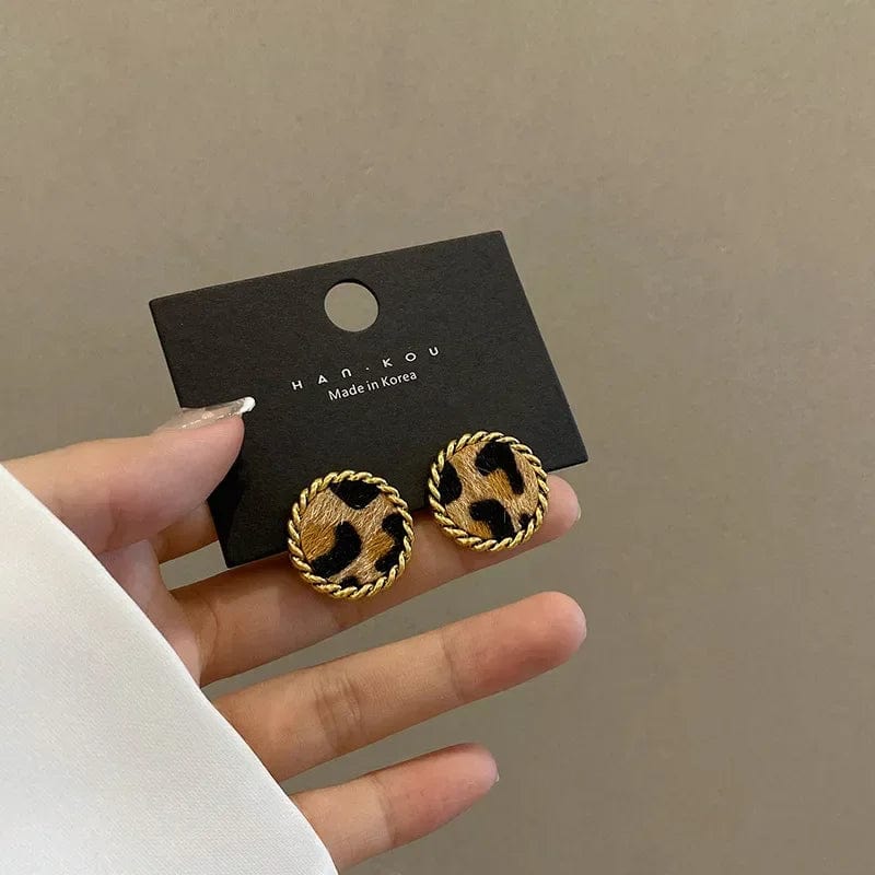 Eleganza Italiana Autumn Winter Models Leopard Print Plush Earrings Female Korean Temperament Net Red Fashion Cold Wind Retro Earrings Ear Jewelry Streetwear high fashion shein amazon temu target Walmart online