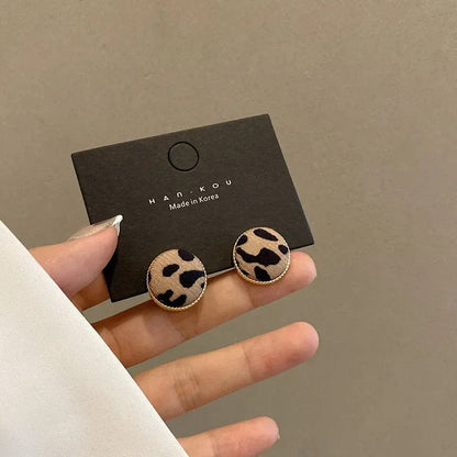 Eleganza Italiana Autumn Winter Models Leopard Print Plush Earrings Female Korean Temperament Net Red Fashion Cold Wind Retro Earrings Ear Jewelry Streetwear high fashion shein amazon temu target Walmart online