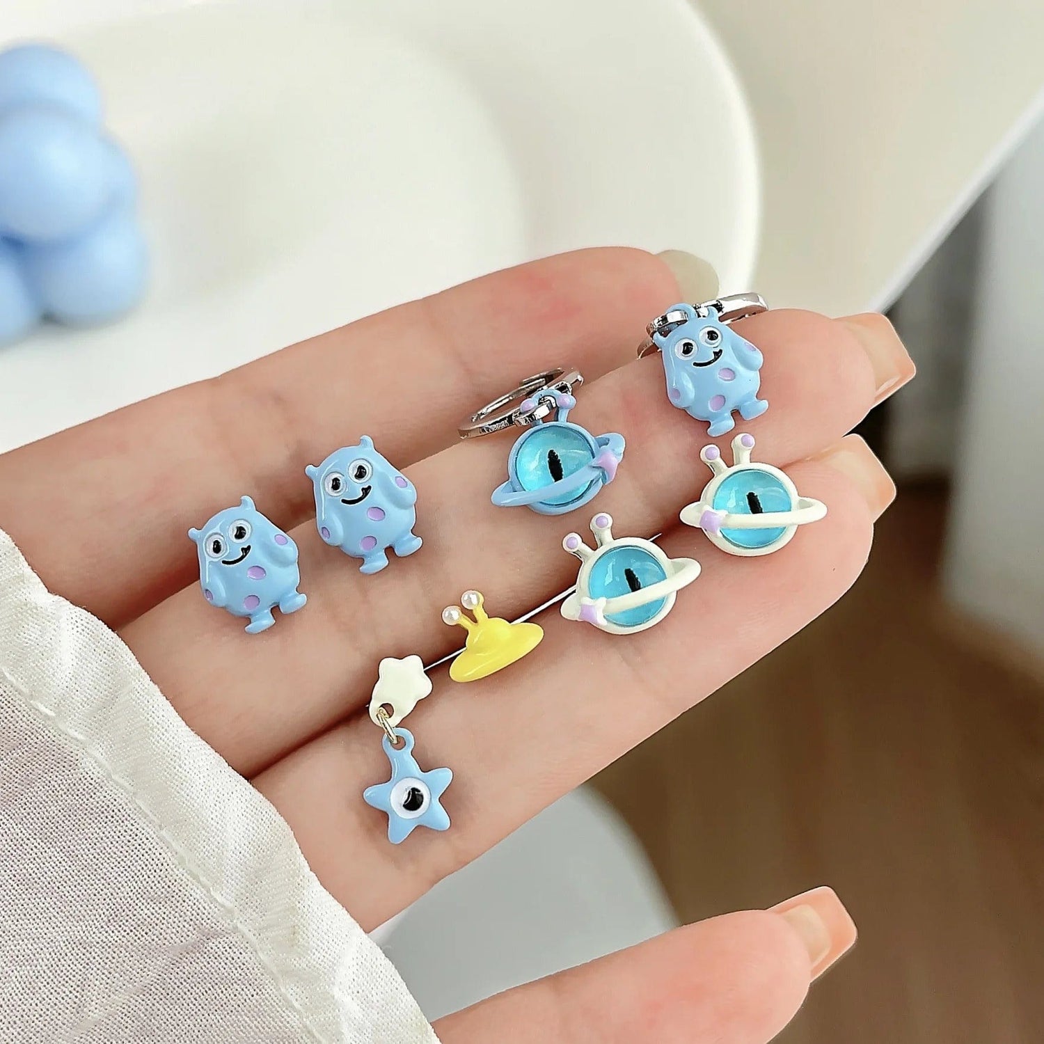 Eleganza Italiana Kiss Jewelry Cute Cartoon Monster Eyes Star Earrings Set for Women Goth Y2K Accessories Asymmetric Blue Opal Stud Earring Gift Streetwear high fashion shein amazon temu target Walmart online