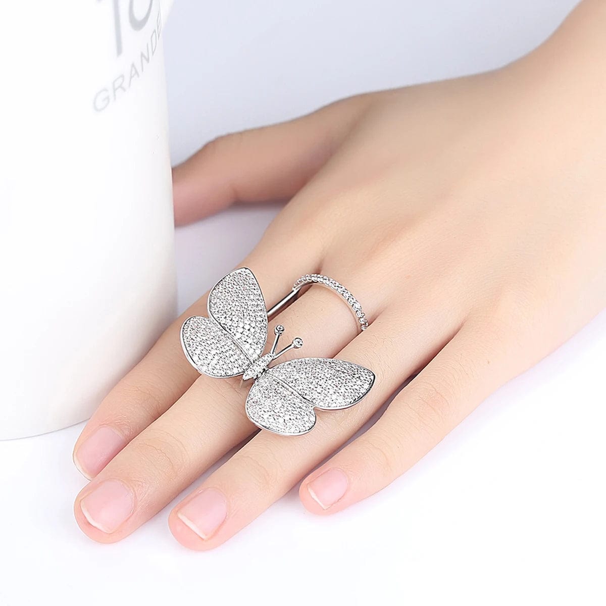 Eleganza Italiana LUOTEEMI Dancing Butterfly Rings for Women Luxury Cubic Zirconia Wedding Engagement Ring for Bridal Korean Fashion Charm Jewelry Streetwear high fashion shein amazon temu target Walmart online