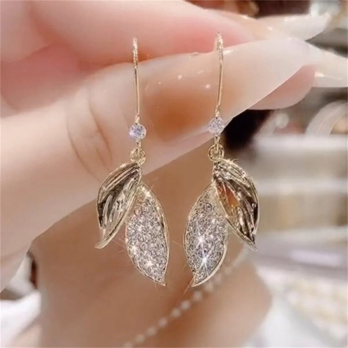 Eleganza Italiana New Fashion Crystal Leaf Tassel Drop Earrings For Women Exquisite Micro Inlaid Cubic Zircon Leaves Earring Wedding Jewelry Gifts Streetwear high fashion shein amazon temu target Walmart online