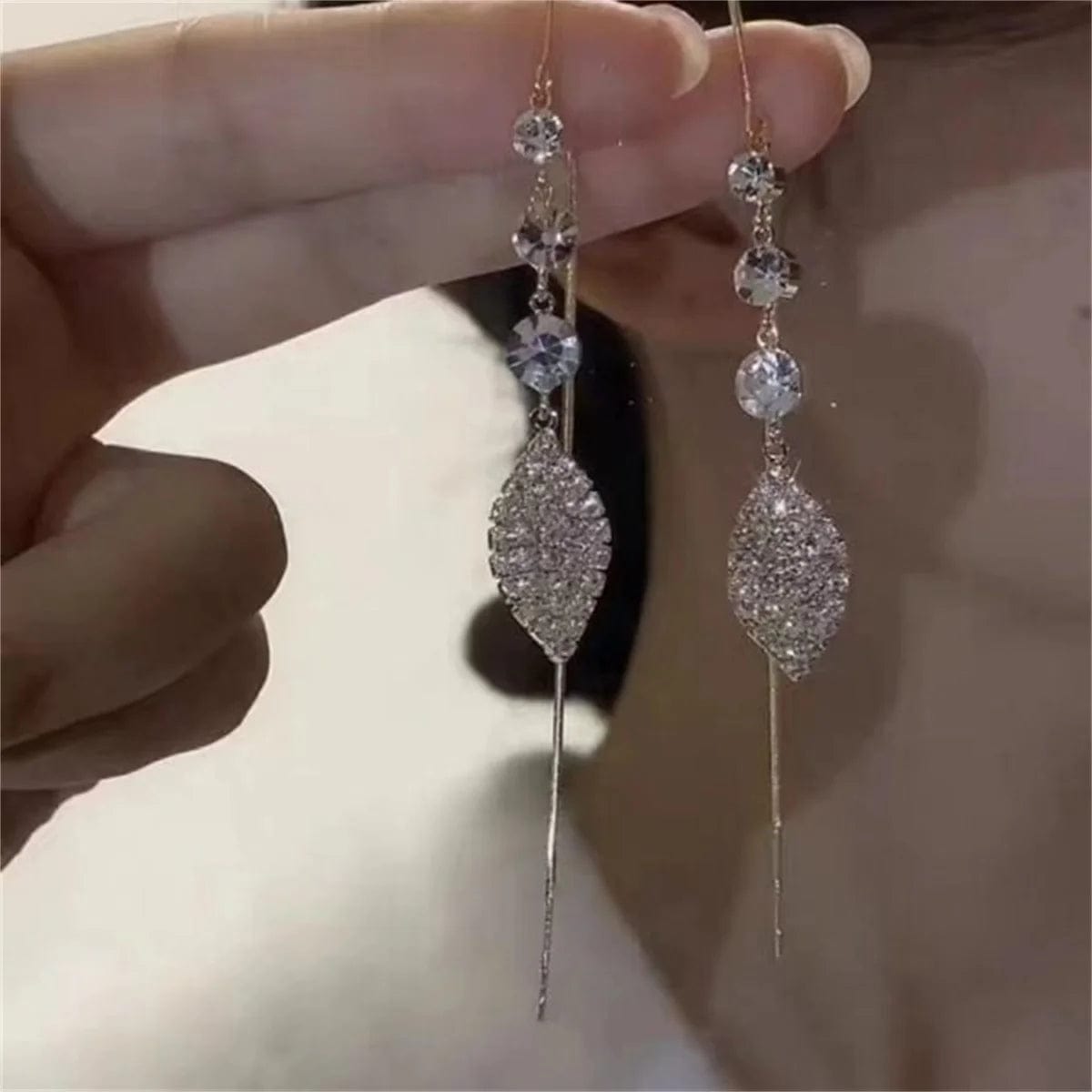 Eleganza Italiana New Fashion Crystal Leaf Tassel Drop Earrings For Women Exquisite Micro Inlaid Cubic Zircon Leaves Earring Wedding Jewelry Gifts Streetwear high fashion shein amazon temu target Walmart online